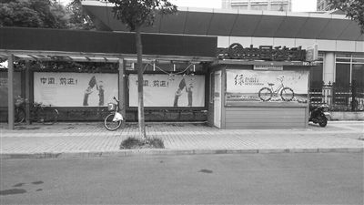 銅陵市委市政府旁邊的站點(diǎn)內(nèi)空空蕩蕩。